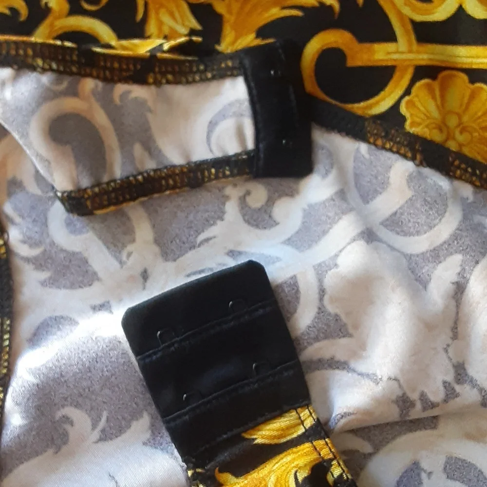 Versace - Picture 6 of 10